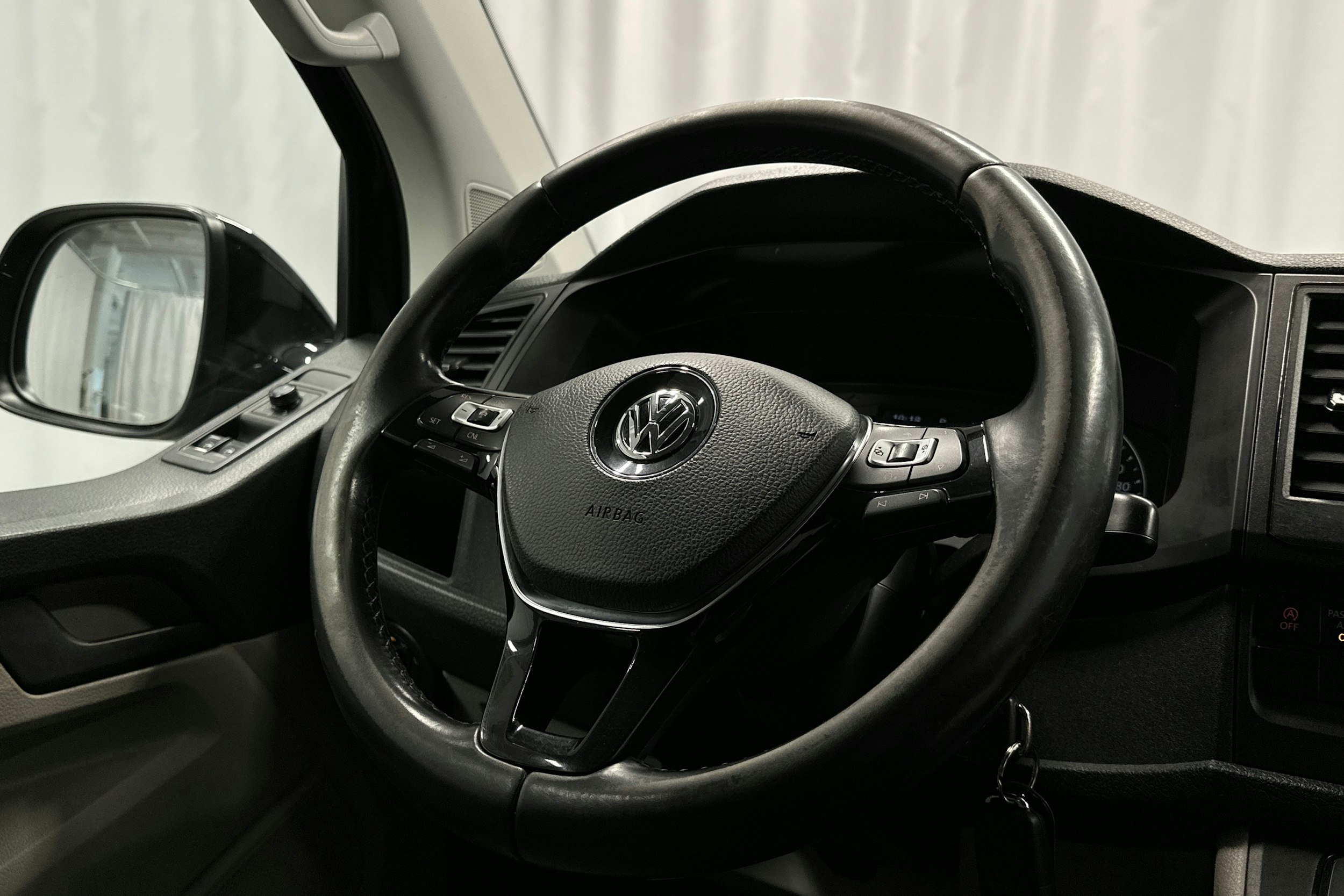 musta Volkswagen Transporter 2017 kuva 15.