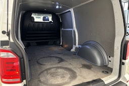 valkoinen Volkswagen Transporter 2017 kuva 19.