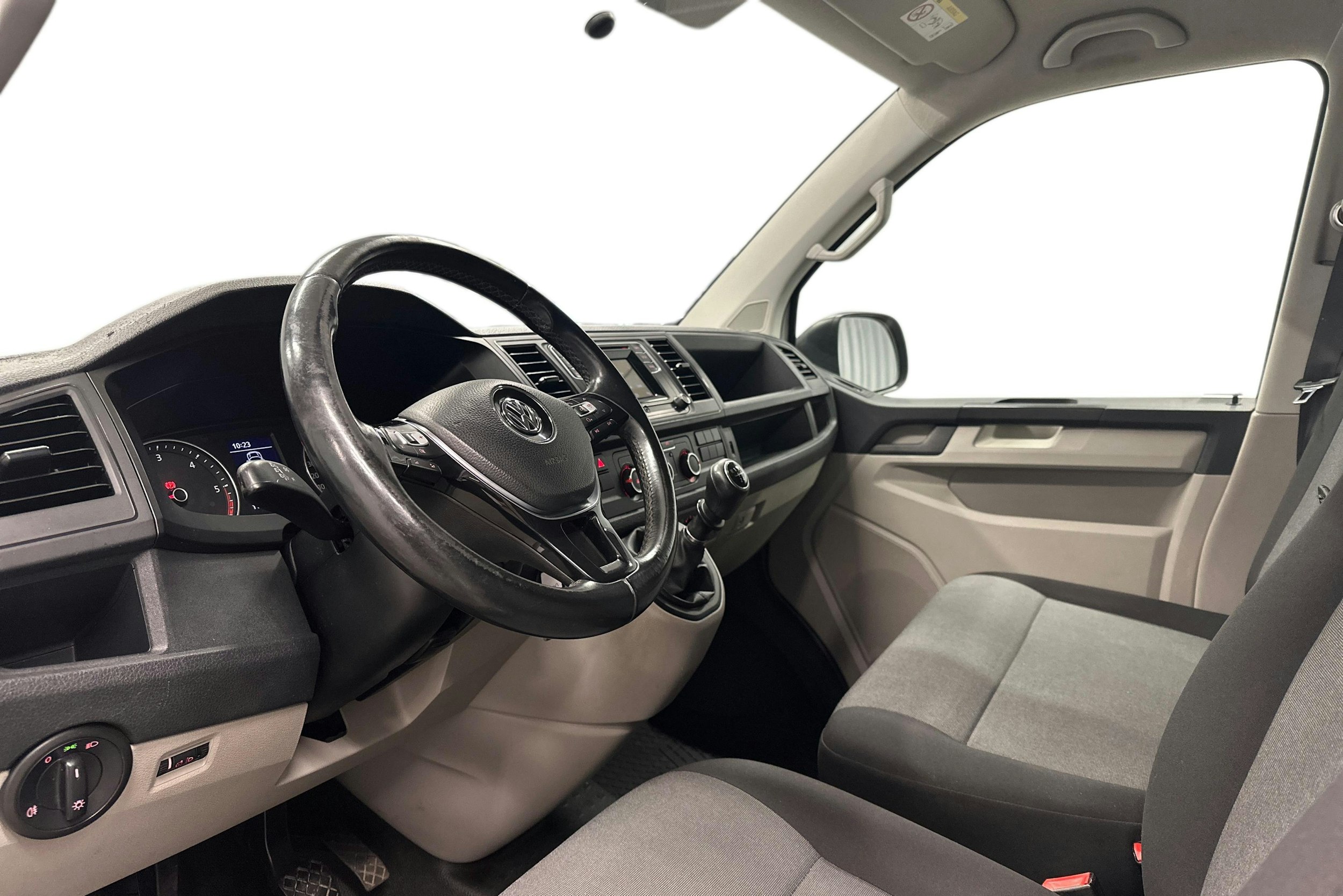 valkoinen Volkswagen Transporter 2017 kuva 6.