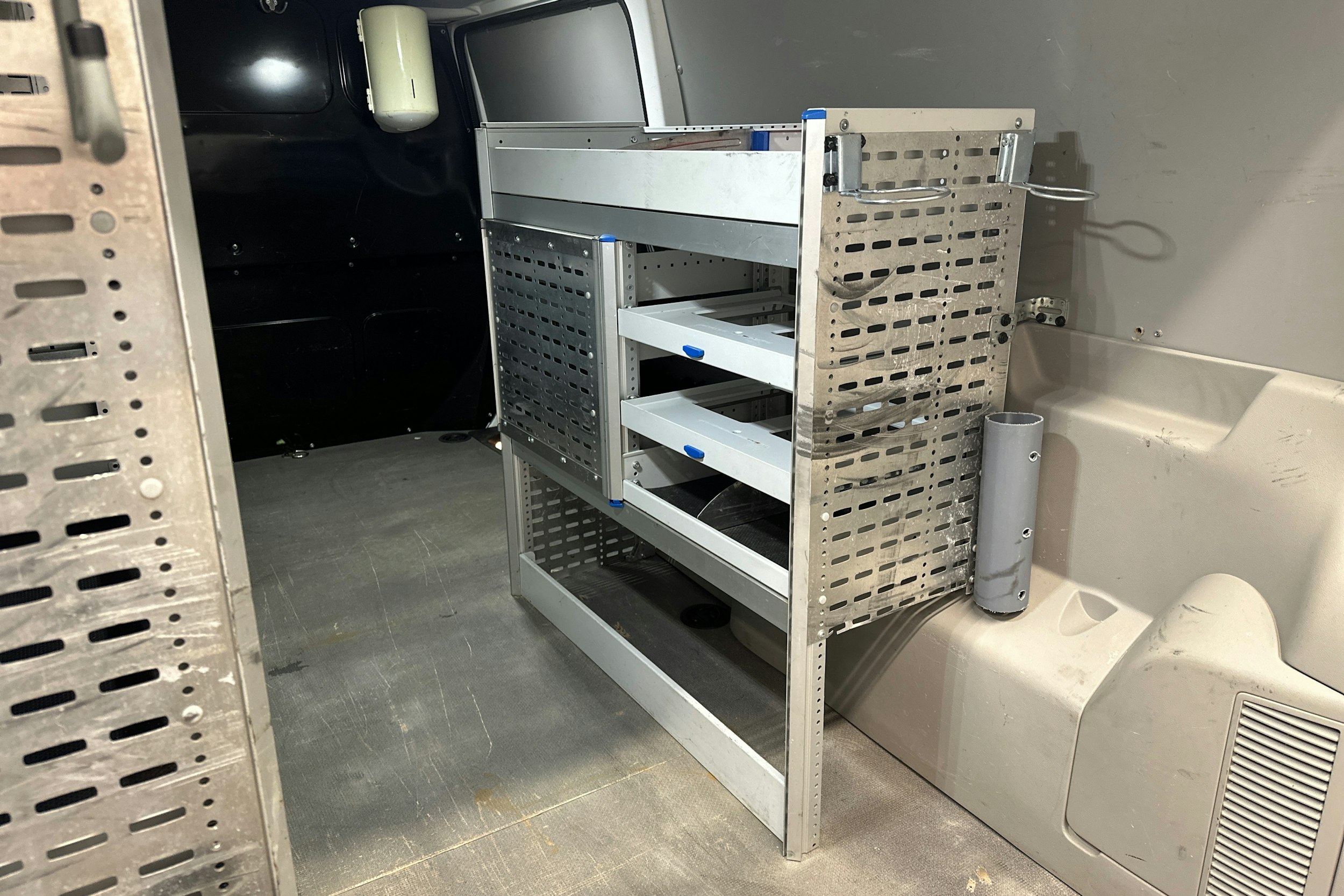 valkoinen Volkswagen Transporter 2017 kuva 13.