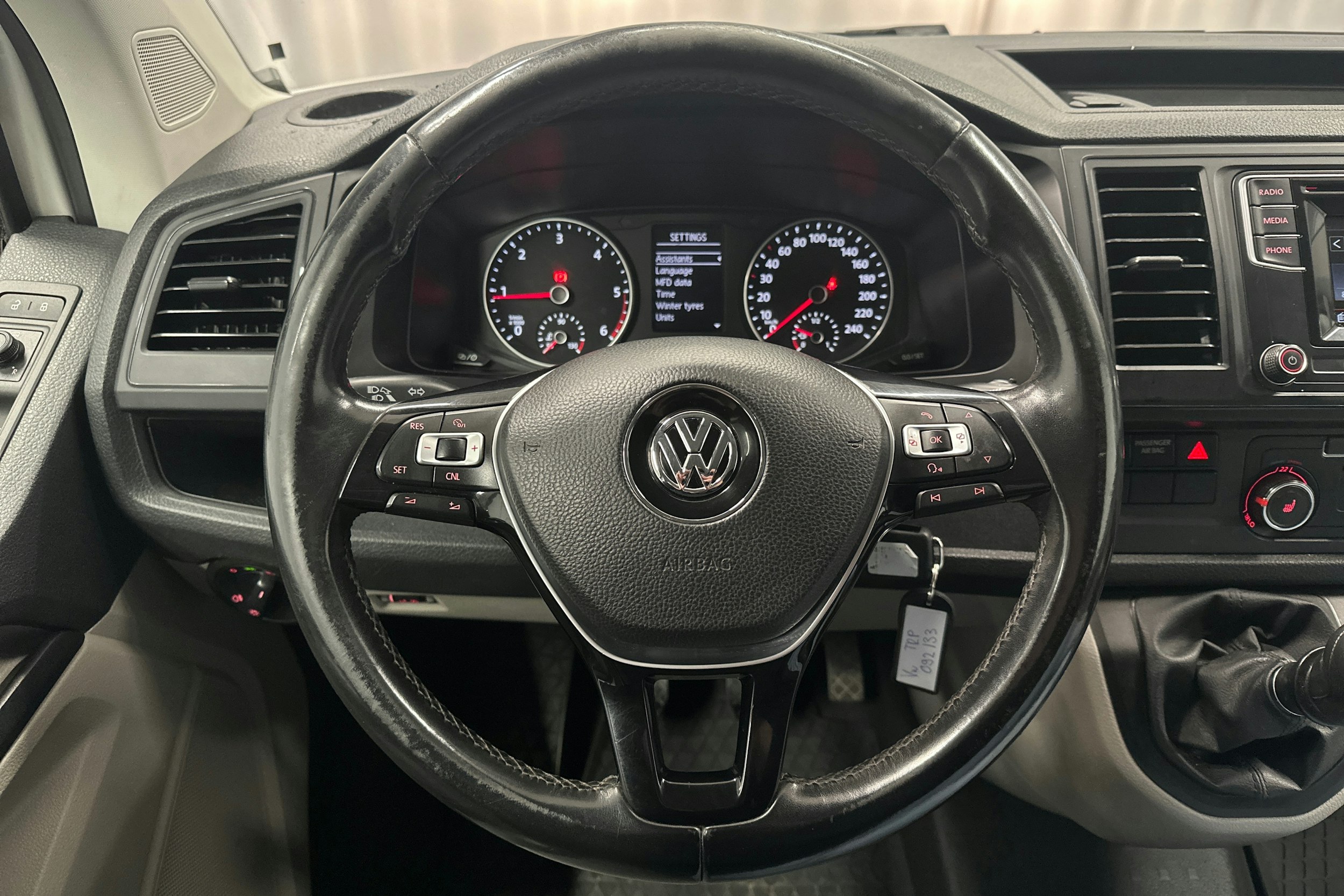 valkoinen Volkswagen Transporter 2017 kuva 16.
