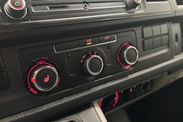 valkoinen Volkswagen Transporter 2017 kuva 20.