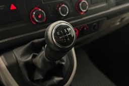 valkoinen Volkswagen Transporter 2017 kuva 22.