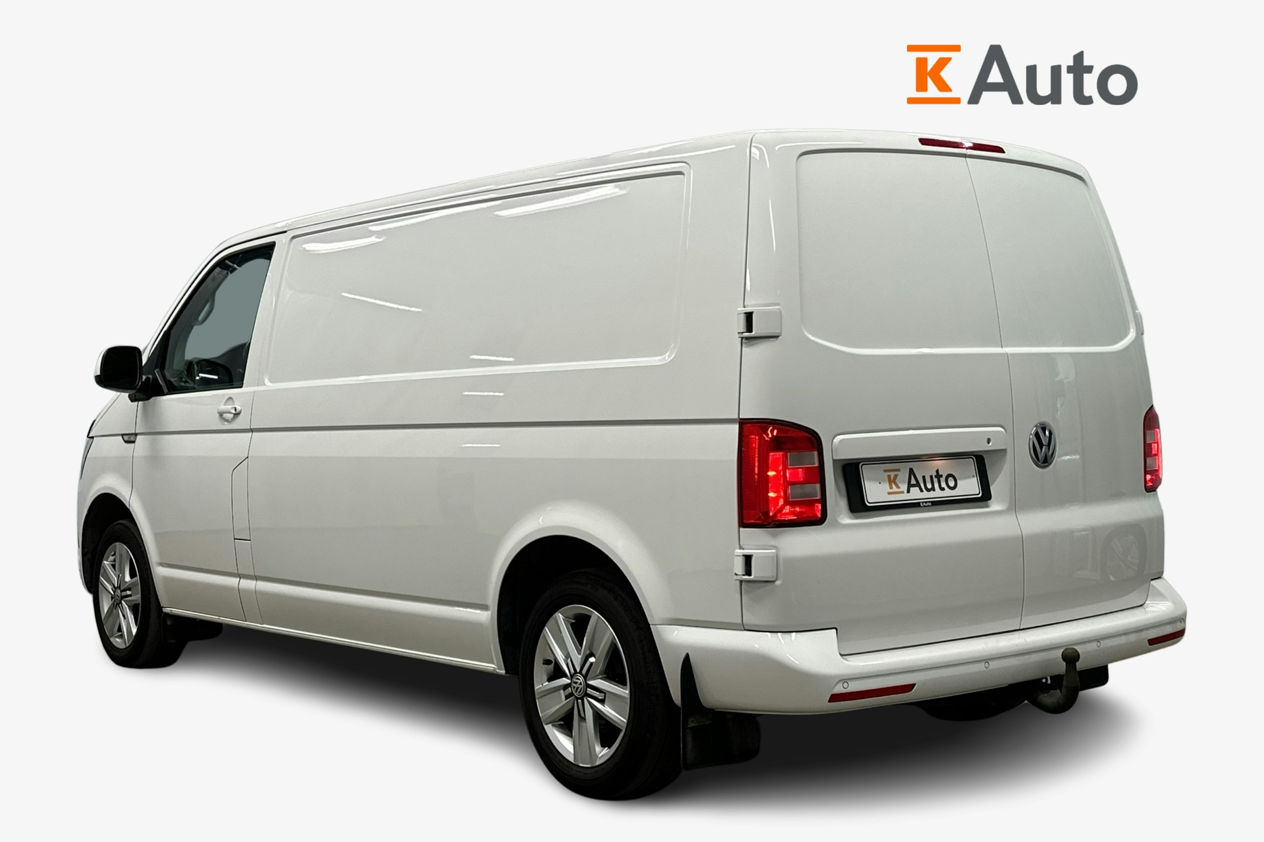 valkoinen Volkswagen Transporter 2017 kuva 2.