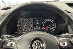 valkoinen Volkswagen Transporter 2017 kuva 10.