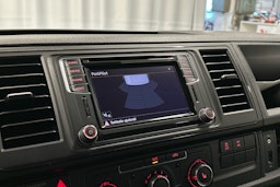 valkoinen Volkswagen Transporter 2017 kuva 12.