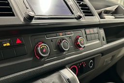 valkoinen Volkswagen Transporter 2017 kuva 13.