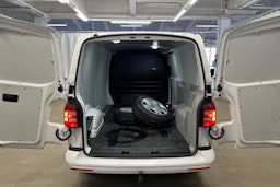 valkoinen Volkswagen Transporter 2017 kuva 17.