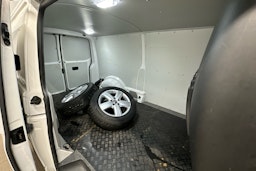 valkoinen Volkswagen Transporter 2017 kuva 18.