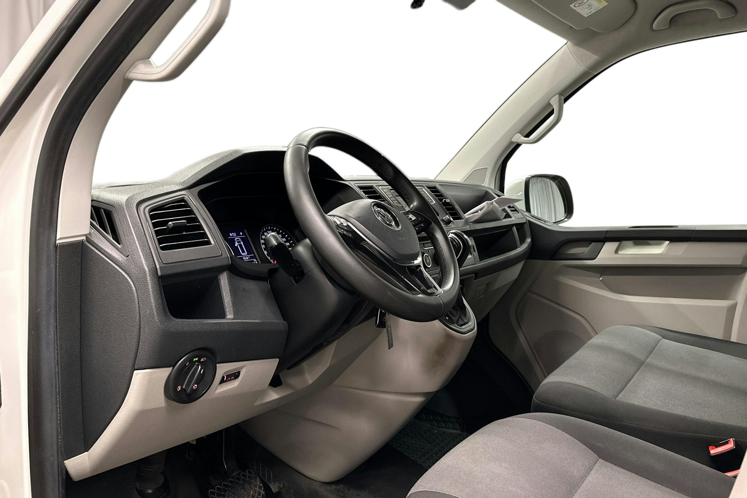 valkoinen Volkswagen Transporter 2017 kuva 6.