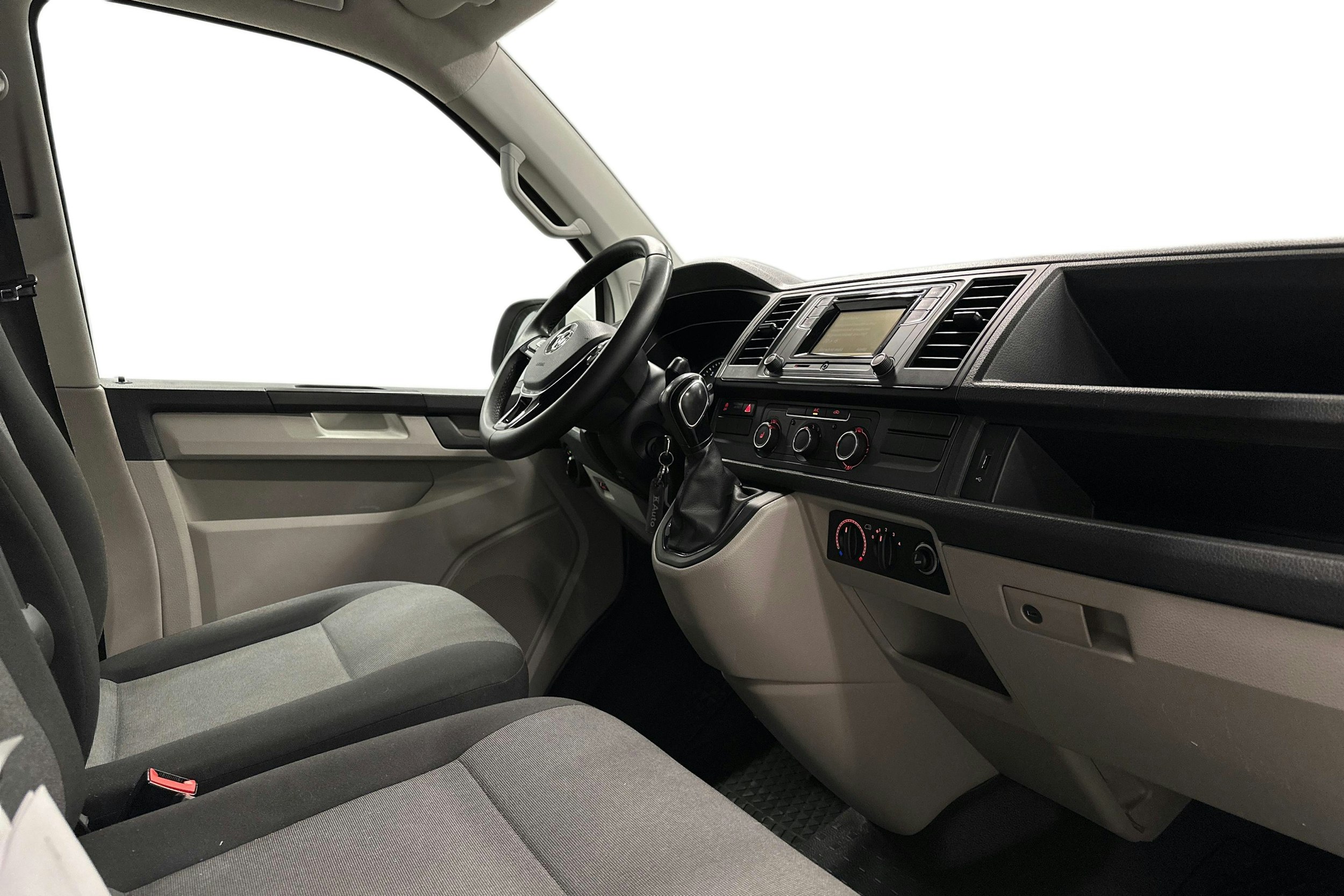 valkoinen Volkswagen Transporter 2017 kuva 7.