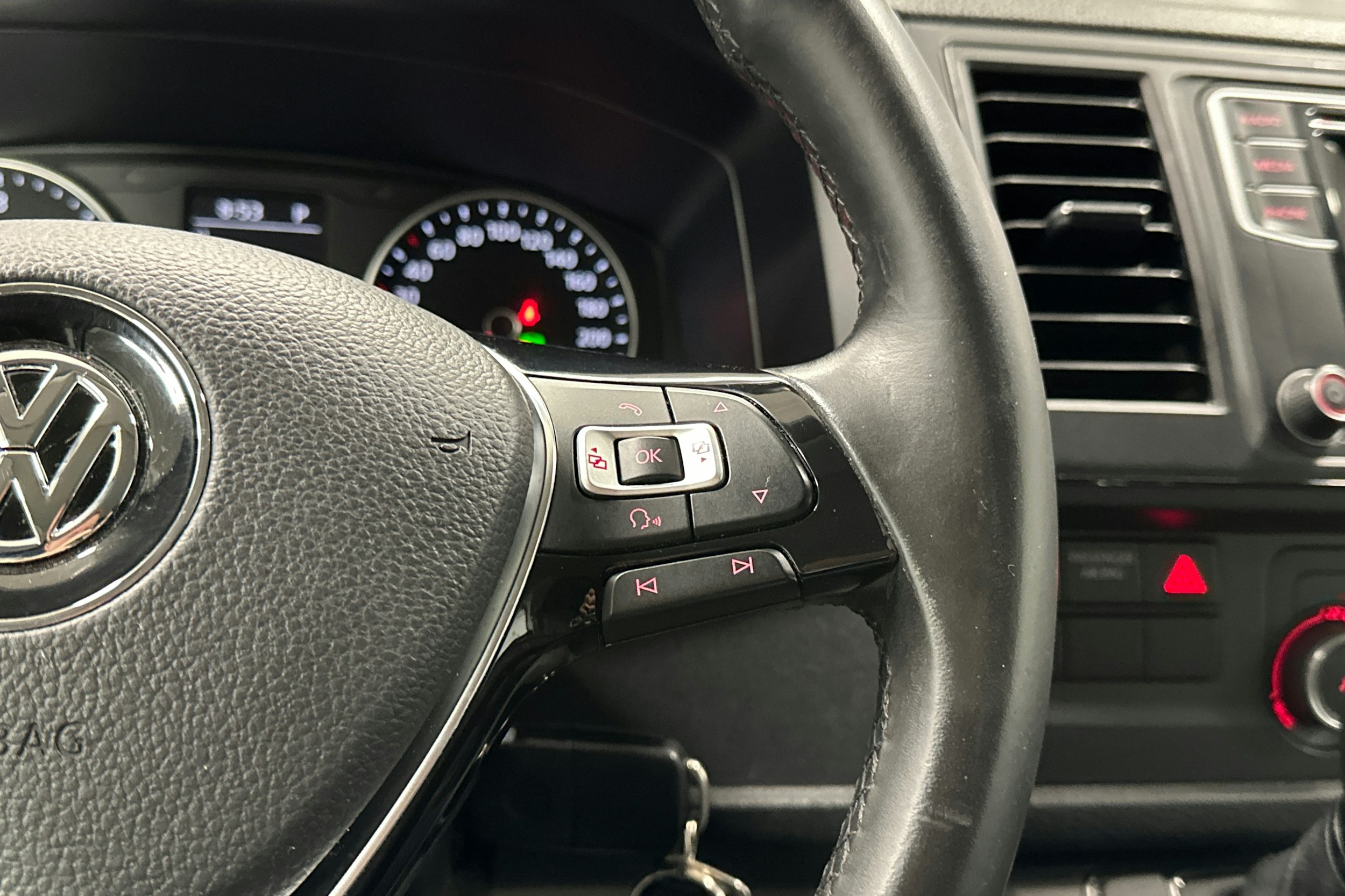 valkoinen Volkswagen Transporter 2017 kuva 10.