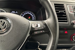 valkoinen Volkswagen Transporter 2017 kuva 10.