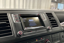valkoinen Volkswagen Transporter 2017 kuva 12.