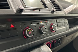 valkoinen Volkswagen Transporter 2017 kuva 14.
