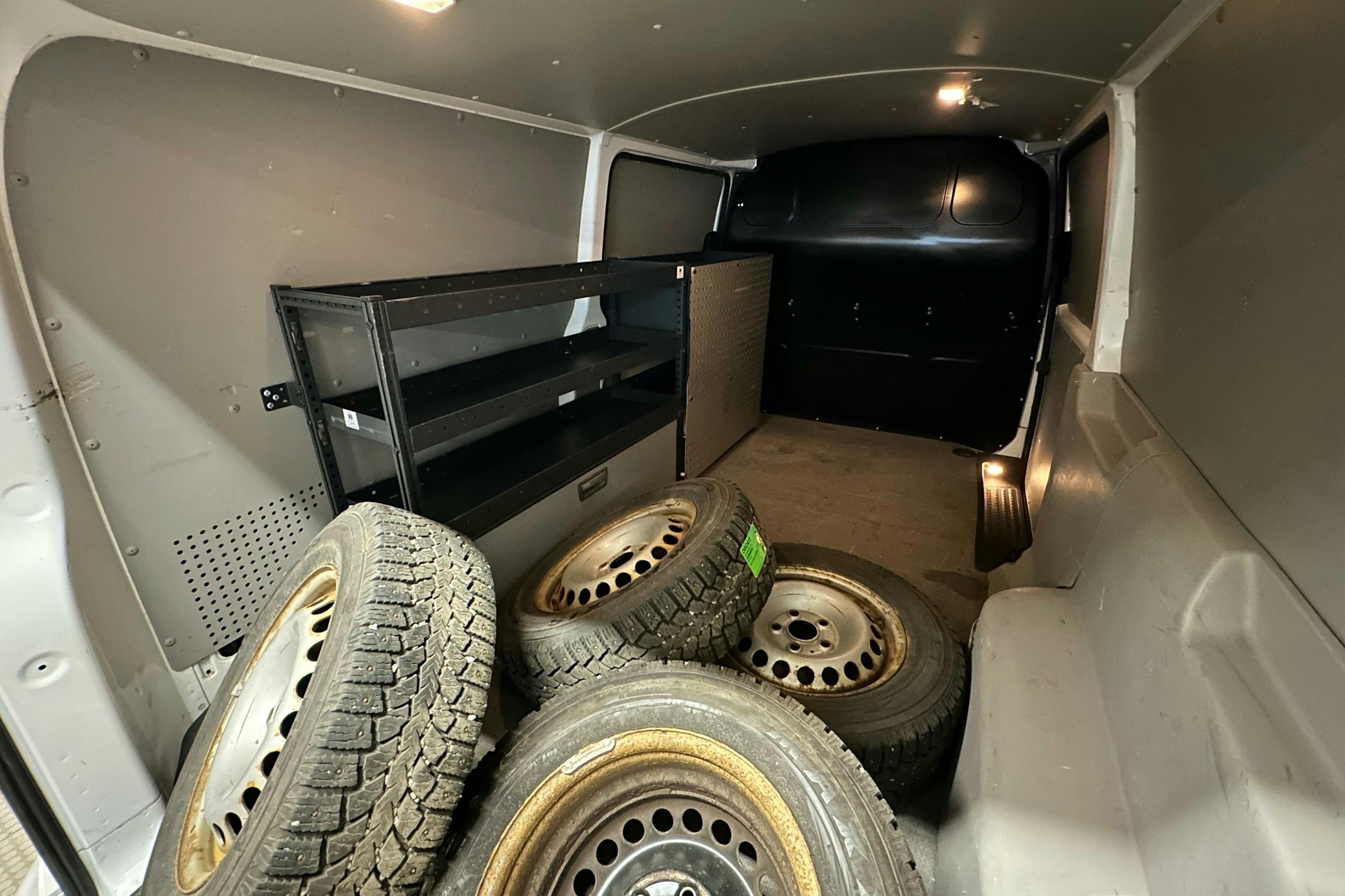 valkoinen Volkswagen Transporter 2017 kuva 19.