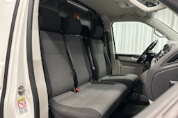 valkoinen Volkswagen Transporter 2017 kuva 11.