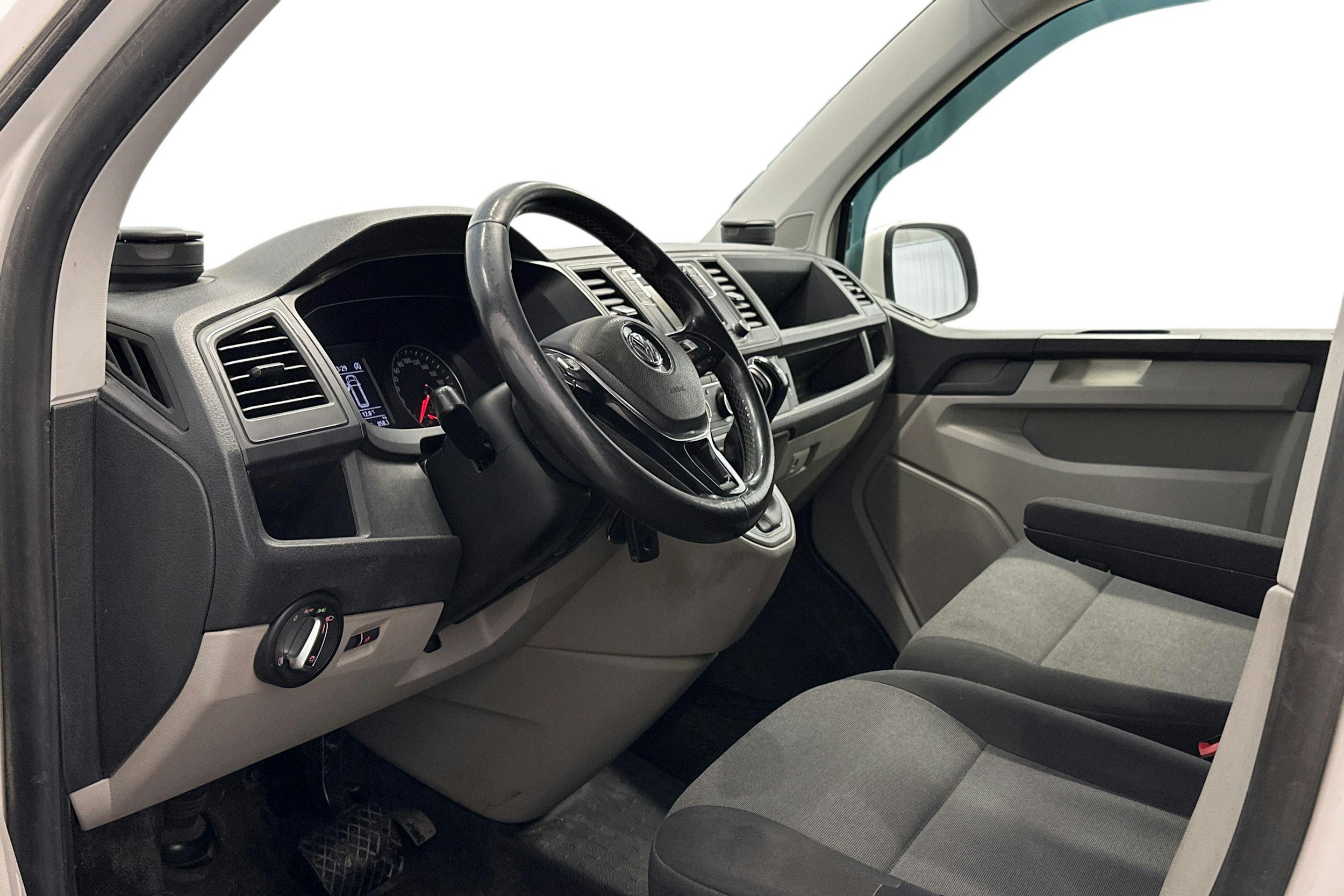 valkoinen Volkswagen Transporter 2017 kuva 8.