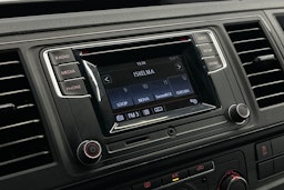 valkoinen Volkswagen Transporter 2017 kuva 20.