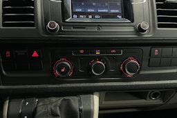 valkoinen Volkswagen Transporter 2017 kuva 21.