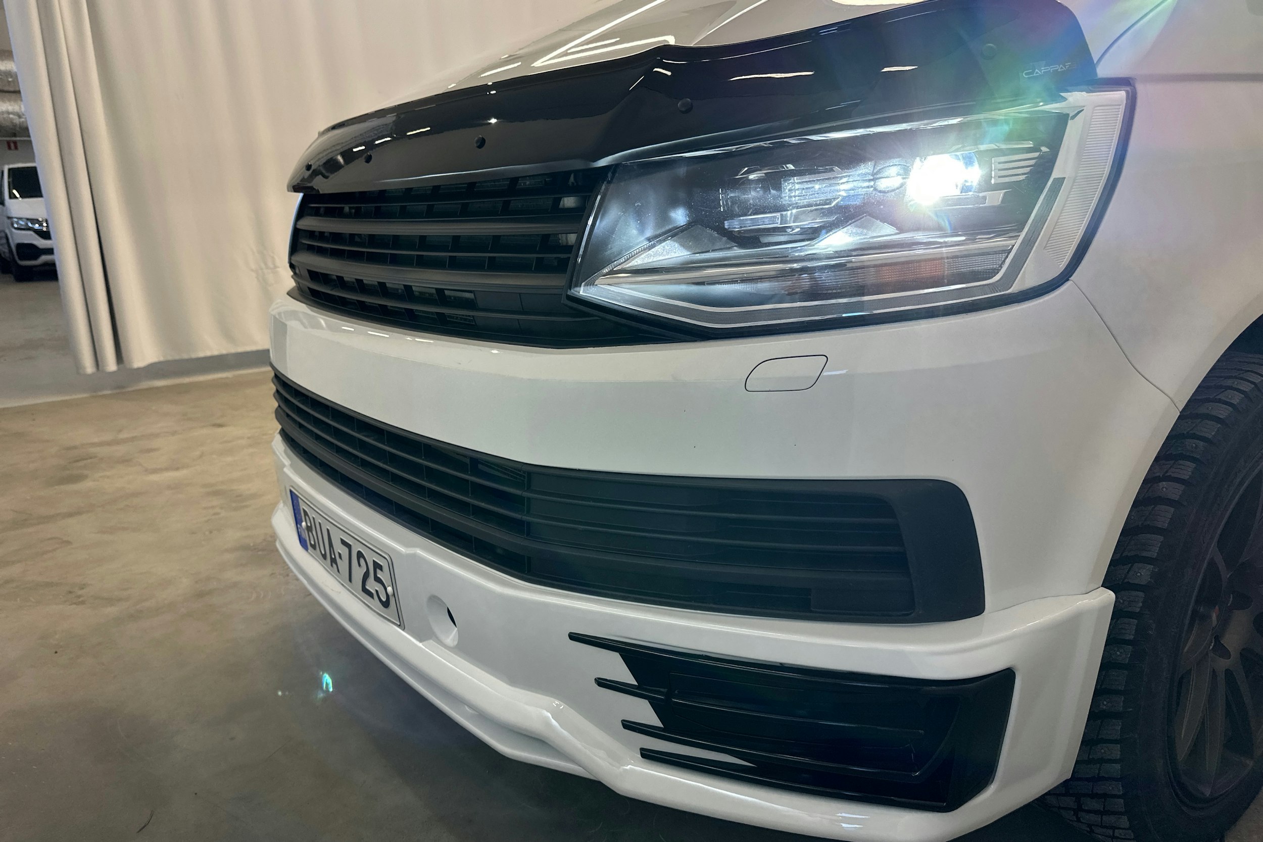 valkoinen Volkswagen Transporter 2017 kuva 24.