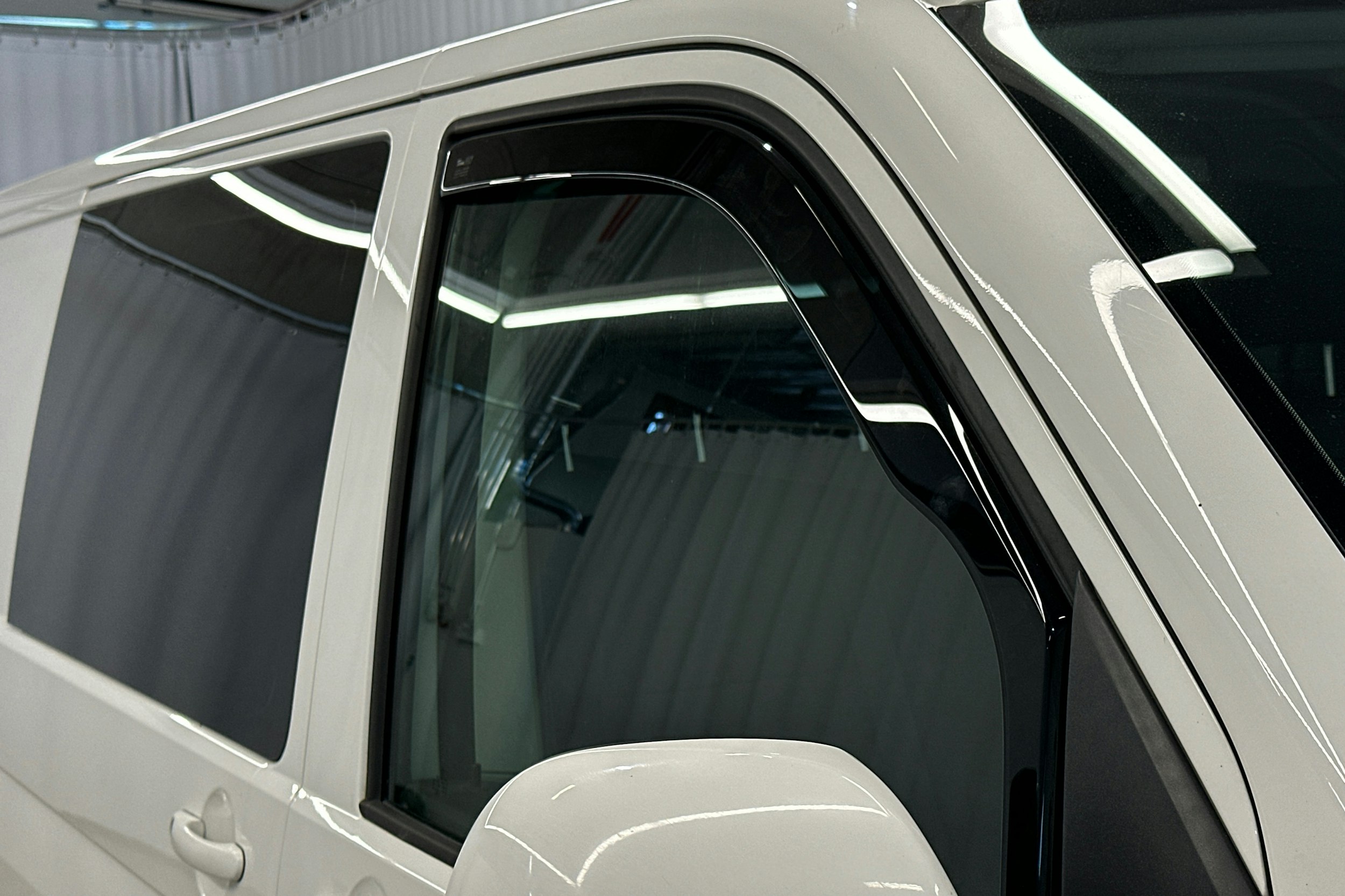 valkoinen Volkswagen Transporter 2017 kuva 26.