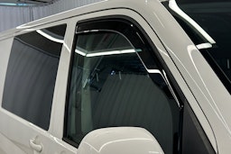 valkoinen Volkswagen Transporter 2017 kuva 26.