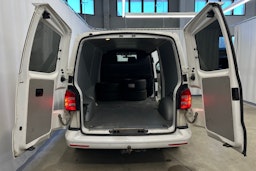 valkoinen Volkswagen Transporter 2017 kuva 29.