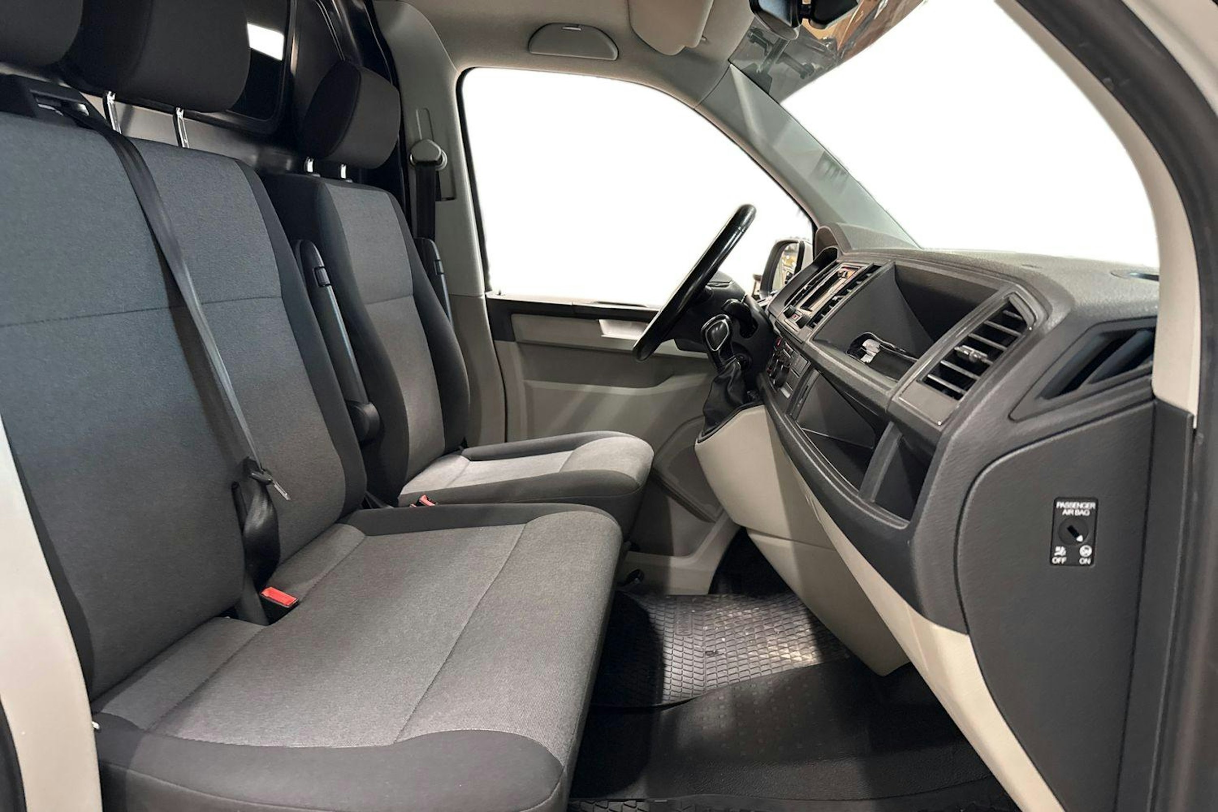 valkoinen Volkswagen Transporter 2017 kuva 8.