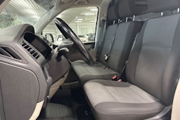 valkoinen Volkswagen Transporter 2017 kuva 12.