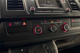 valkoinen Volkswagen Transporter 2017 kuva 17.