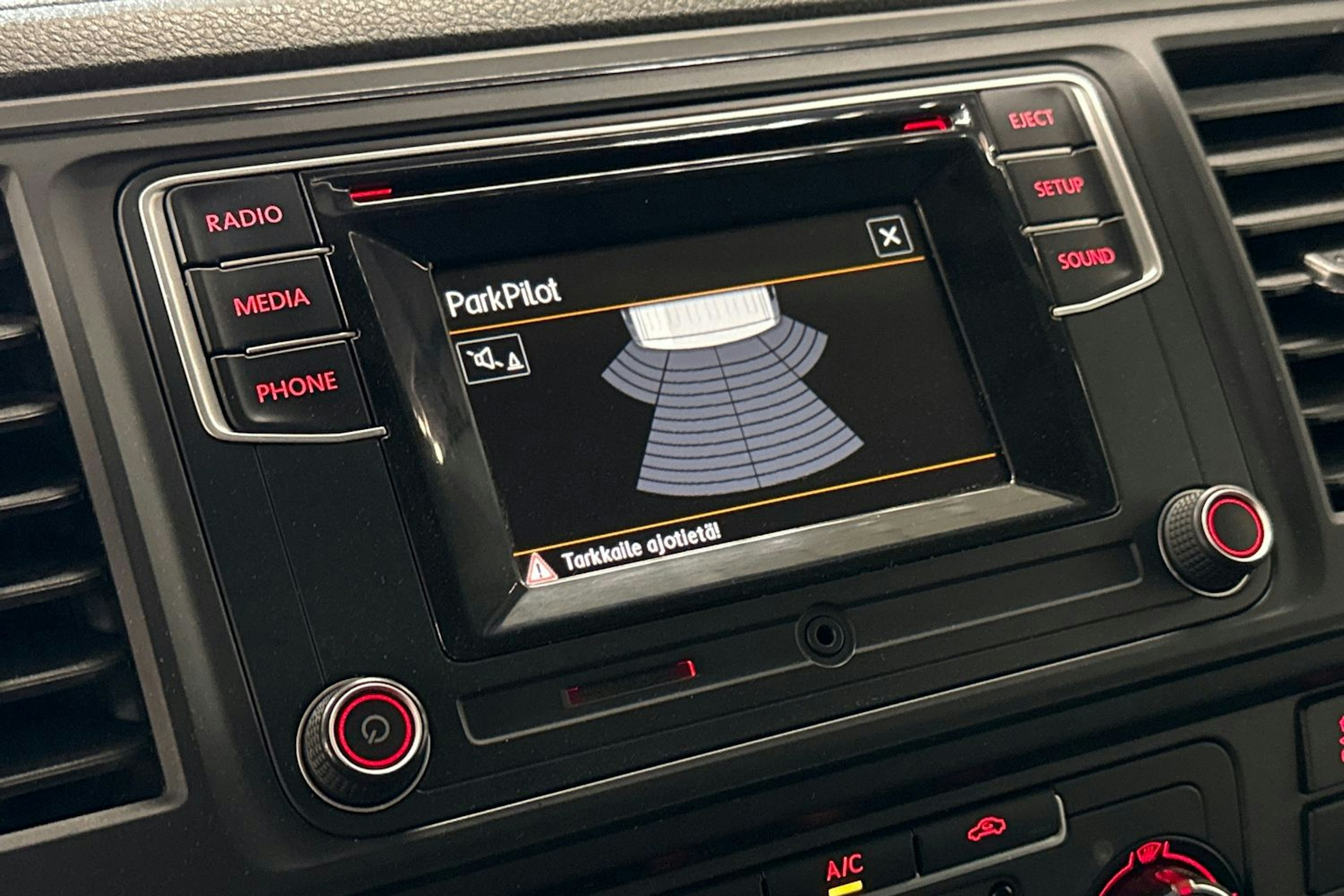 valkoinen Volkswagen Transporter 2017 kuva 18.