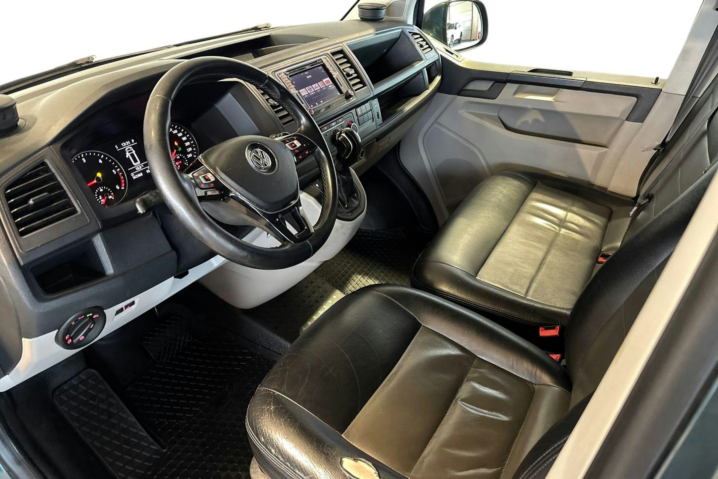 vihreä Volkswagen Transporter 2017 kuva 7.