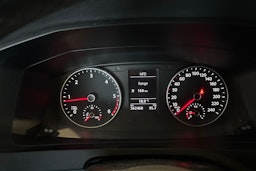 vihreä Volkswagen Transporter 2017 kuva 18.