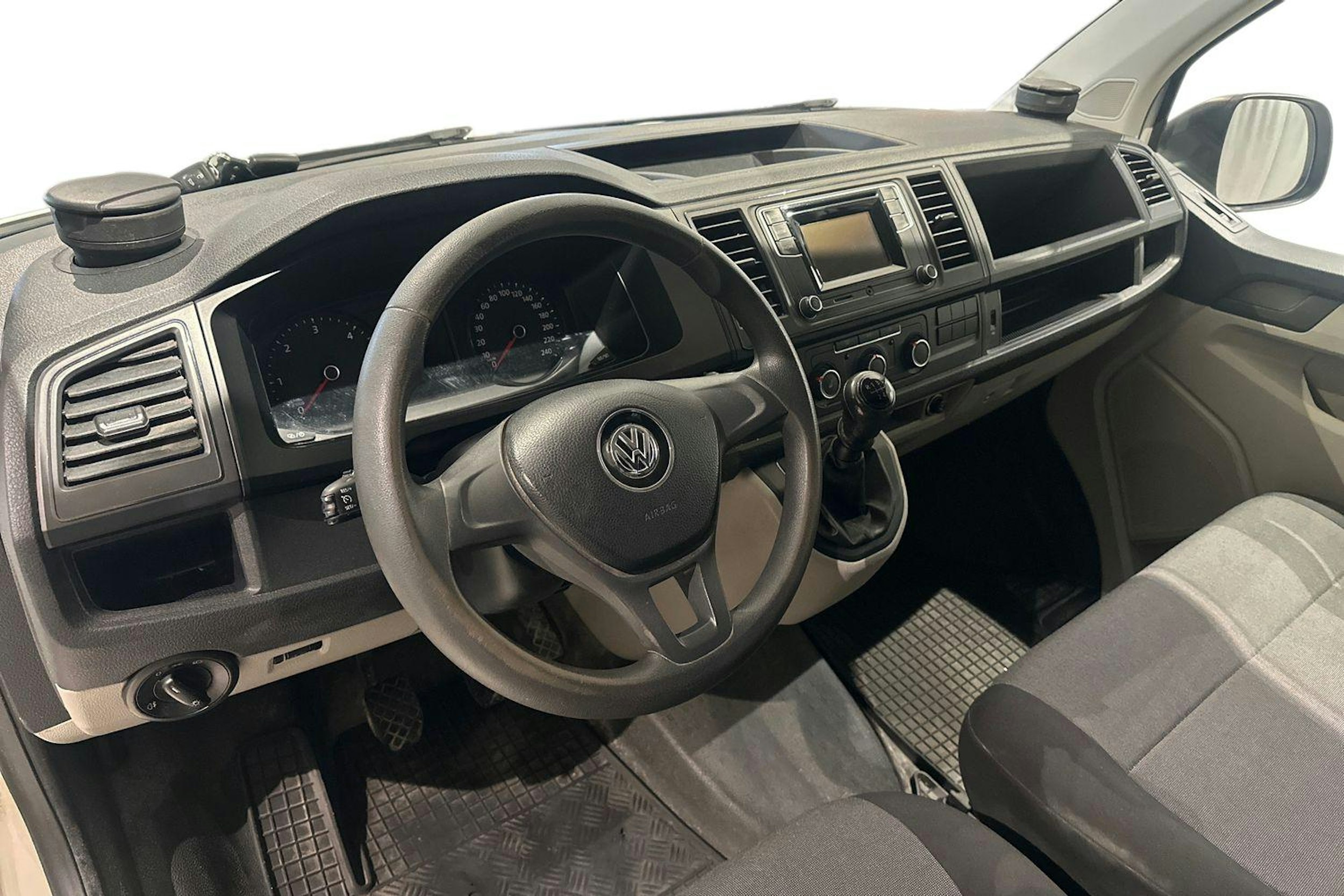 valkoinen Volkswagen Transporter 2017 kuva 7.
