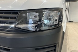 valkoinen Volkswagen Transporter 2017 kuva 11.