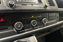 valkoinen Volkswagen Transporter 2017 kuva 13.