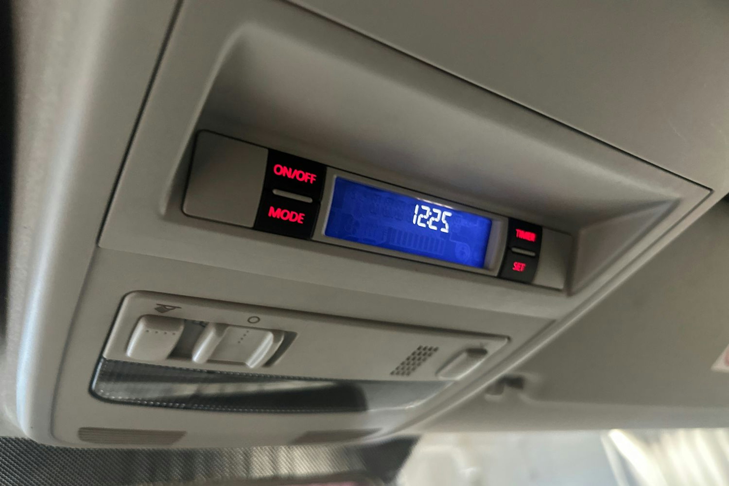 valkoinen Volkswagen Transporter 2017 kuva 14.