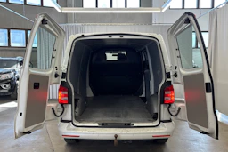 valkoinen Volkswagen Transporter 2017 kuva 17.