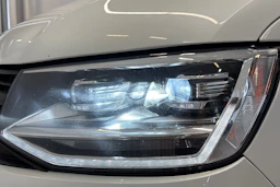 valkoinen Volkswagen Transporter 2017 kuva 21.