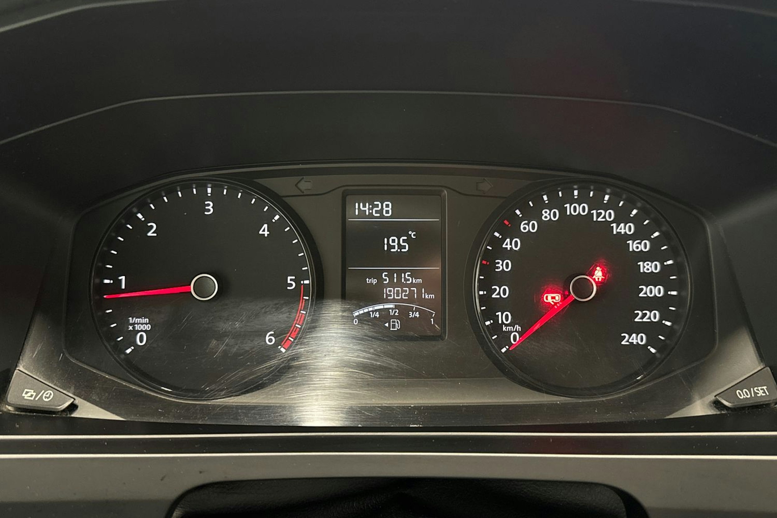 harmaa Volkswagen Transporter 2017 kuva 14.