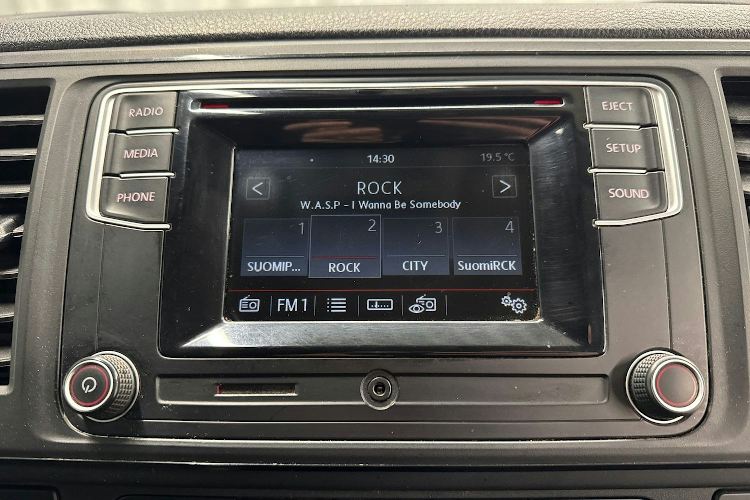 harmaa Volkswagen Transporter 2017 kuva 15.