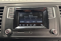 harmaa Volkswagen Transporter 2017 kuva 15.