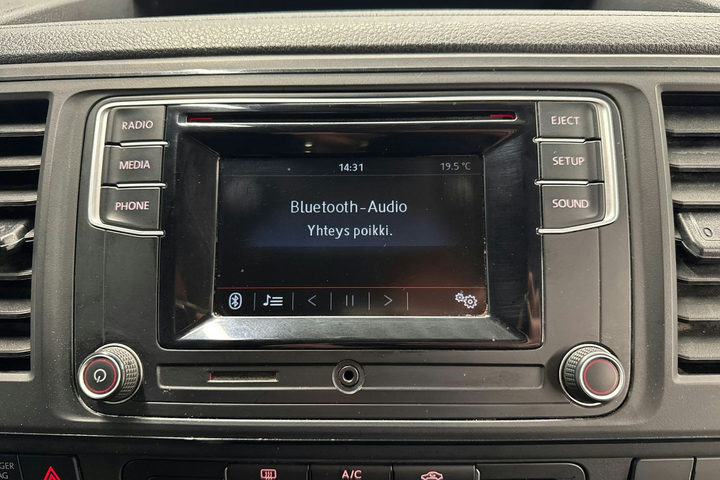 harmaa Volkswagen Transporter 2017 kuva 16.