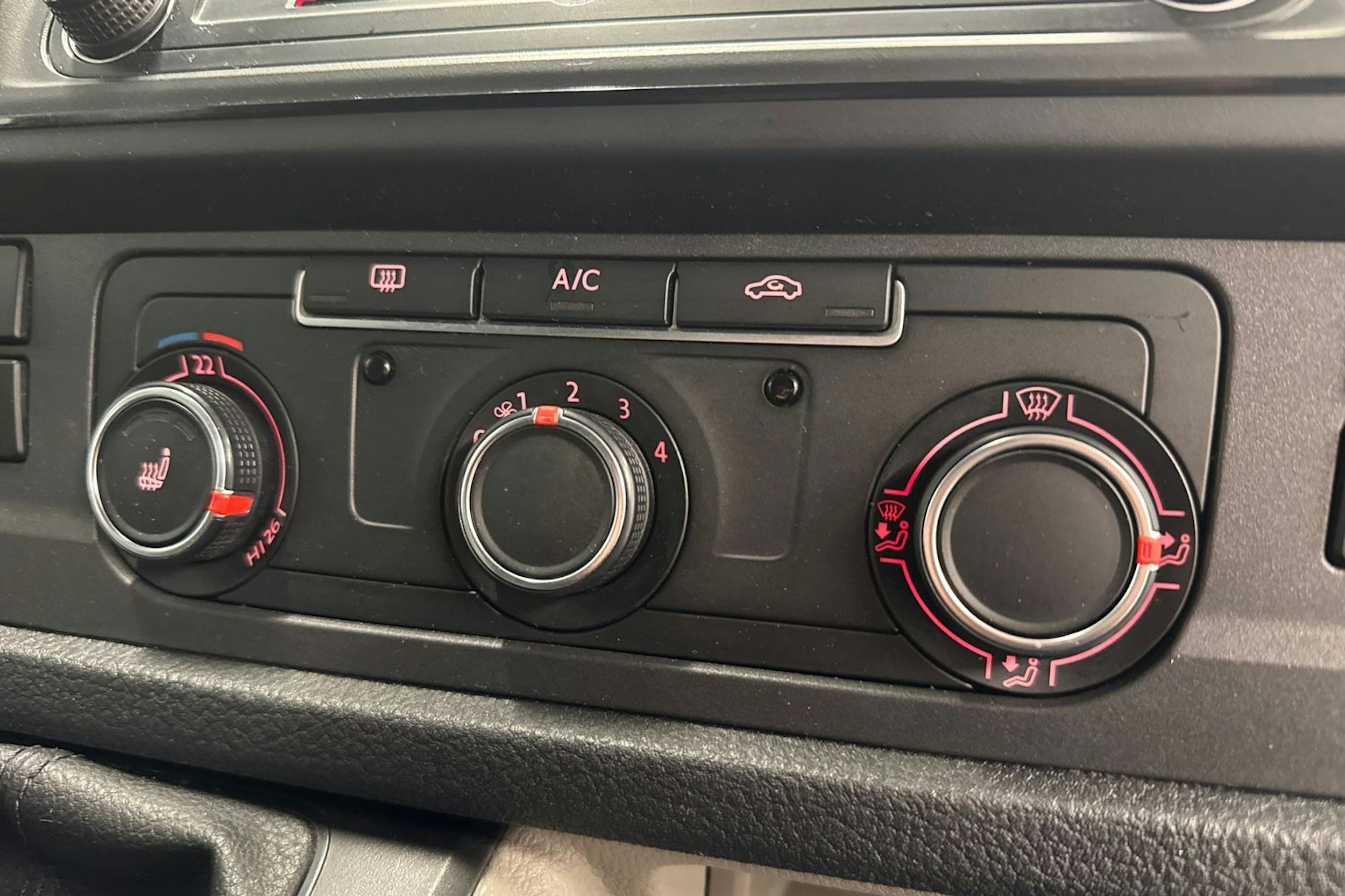 harmaa Volkswagen Transporter 2017 kuva 17.