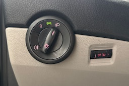 harmaa Volkswagen Transporter 2017 kuva 19.