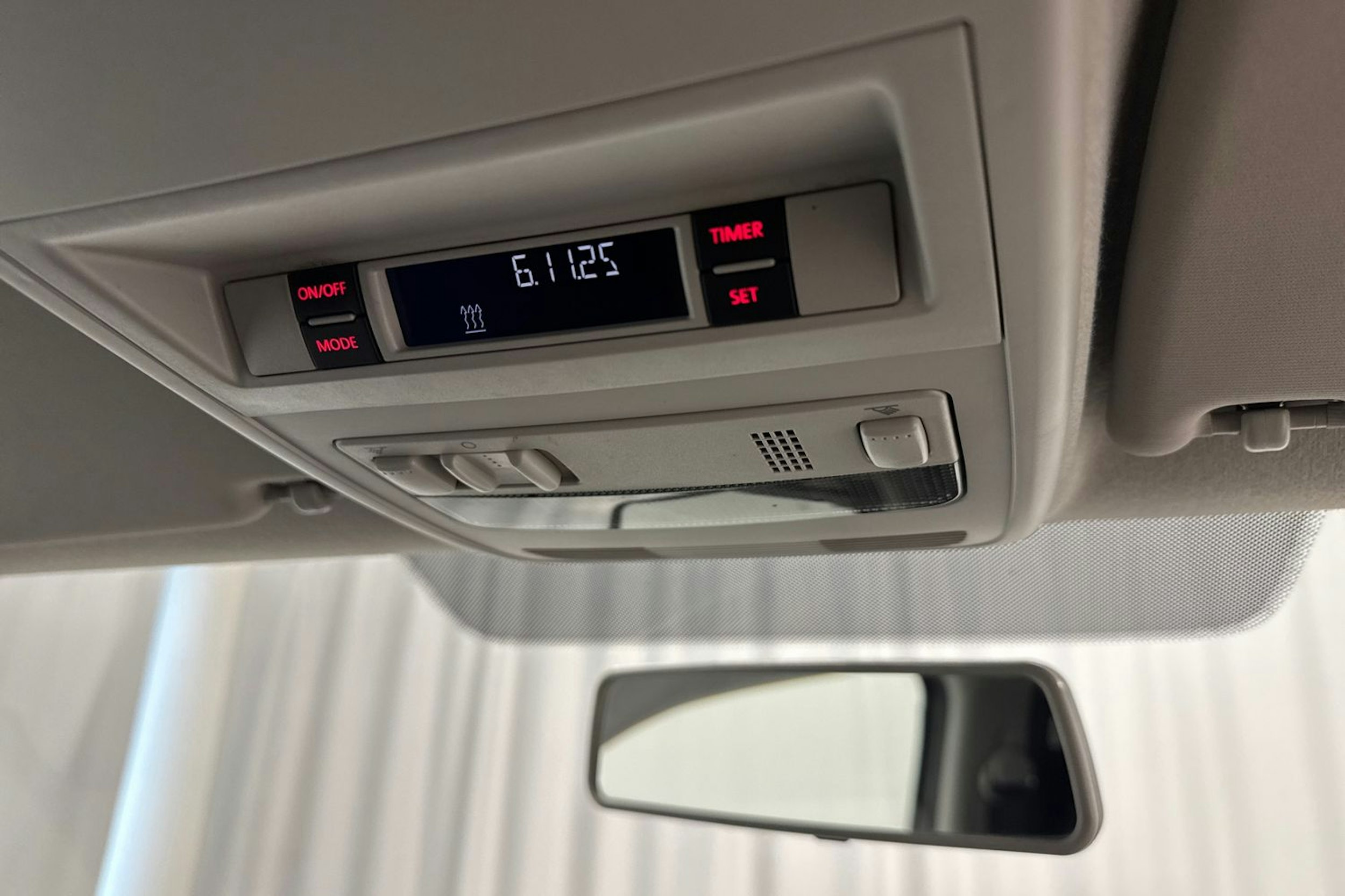 harmaa Volkswagen Transporter 2017 kuva 20.