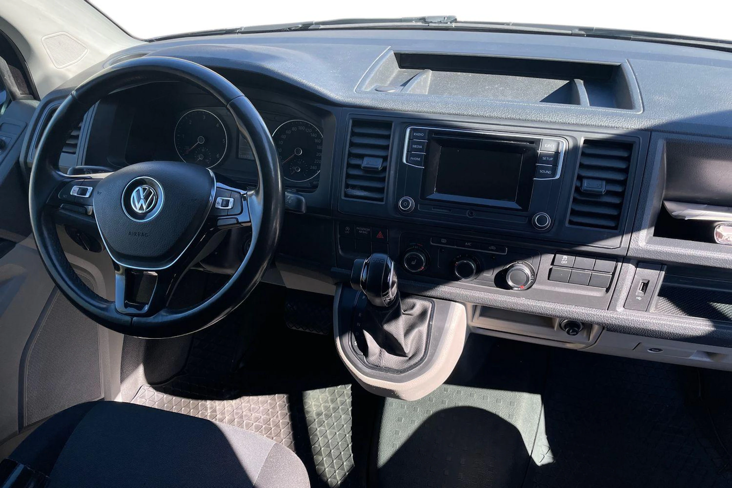 Sininen Volkswagen TRANSPORTER 2017 kuva 9.