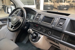 valkoinen Volkswagen Transporter 2017 kuva 13.