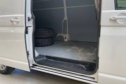 valkoinen Volkswagen Transporter 2017 kuva 16.
